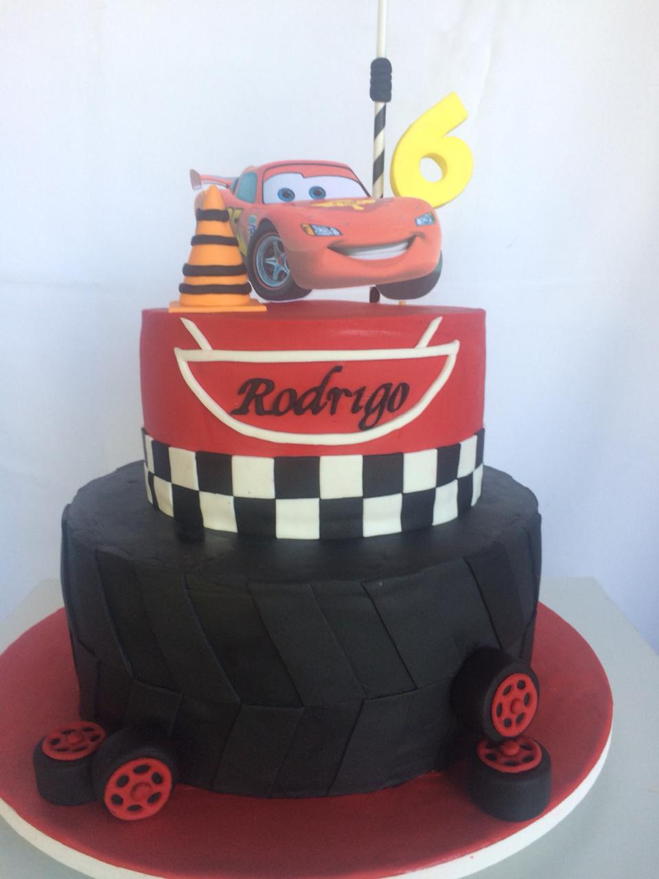 decorando bolo de chantilly no tema CARROS da Disney (passo a passo) 