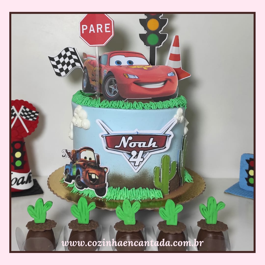 CupQueen - Bolo personalizado no tema Carros 🚘💙 Peça já o bolo para a  criançada do jeitinho que quiser! 🔹 🔹 🔹 #bolo #bolopersonalizado  #bolocriativo #bolodecorado #chocolate #chantilly #carros #mcqueen  #lightningmcqueen #disney #