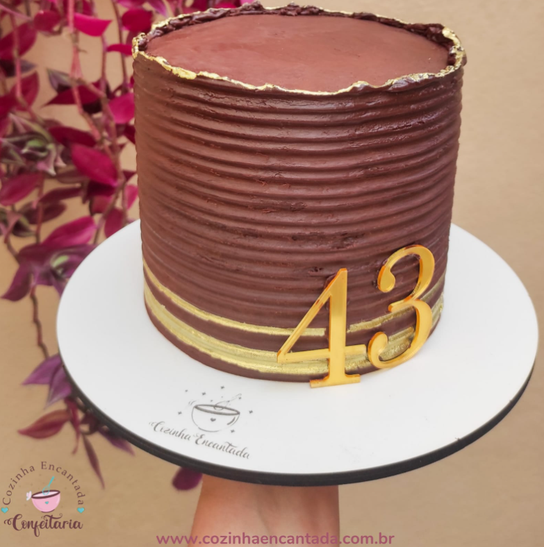 Confeitaria De Sucesso no Instagram: “🍰 OLHA QUE PERFEITOO! Qual sua not…   Decoração do bolo de aniversário, Bolo de aniversario adulto, Bolo lindo  de aniversário